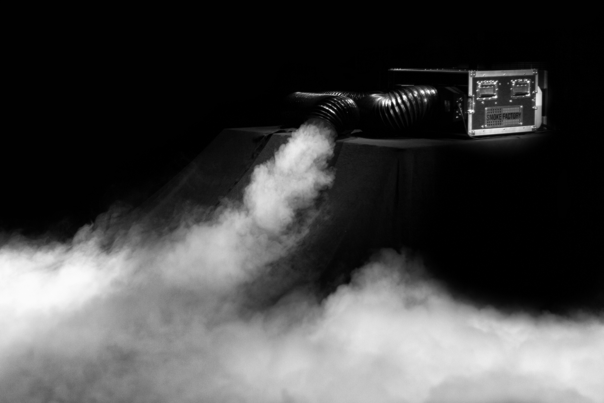 smoke-factory-carpet-crawler-with-fog-scaled.webp